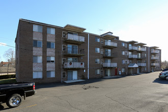 Yorkshire Apartments in Pottstown, PA - Building Photo - Building Photo