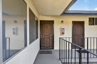 360 Gladys Ave in Long Beach, CA - Building Photo - Building Photo