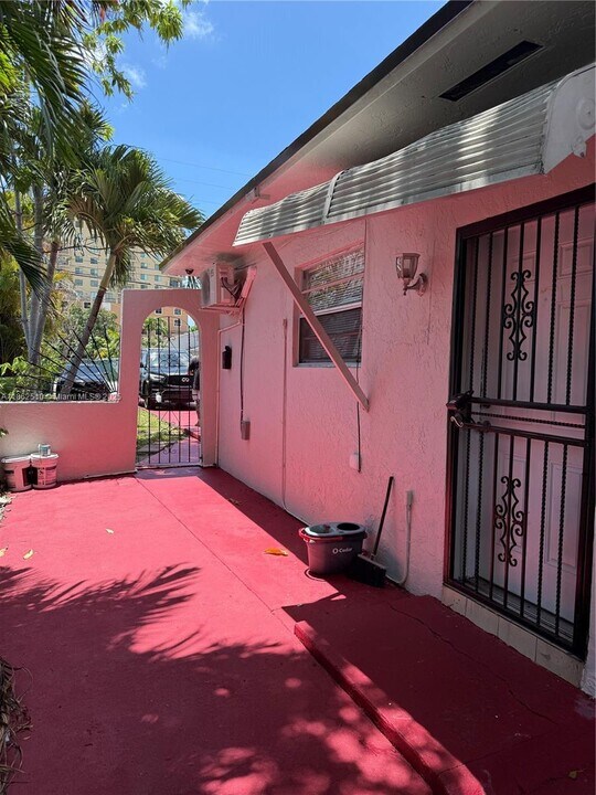 4221 NW 2nd Terrace in Miami, FL - Foto de edificio