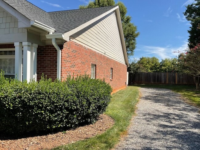 912 Davie Ave in Statesville, NC - Building Photo - Building Photo