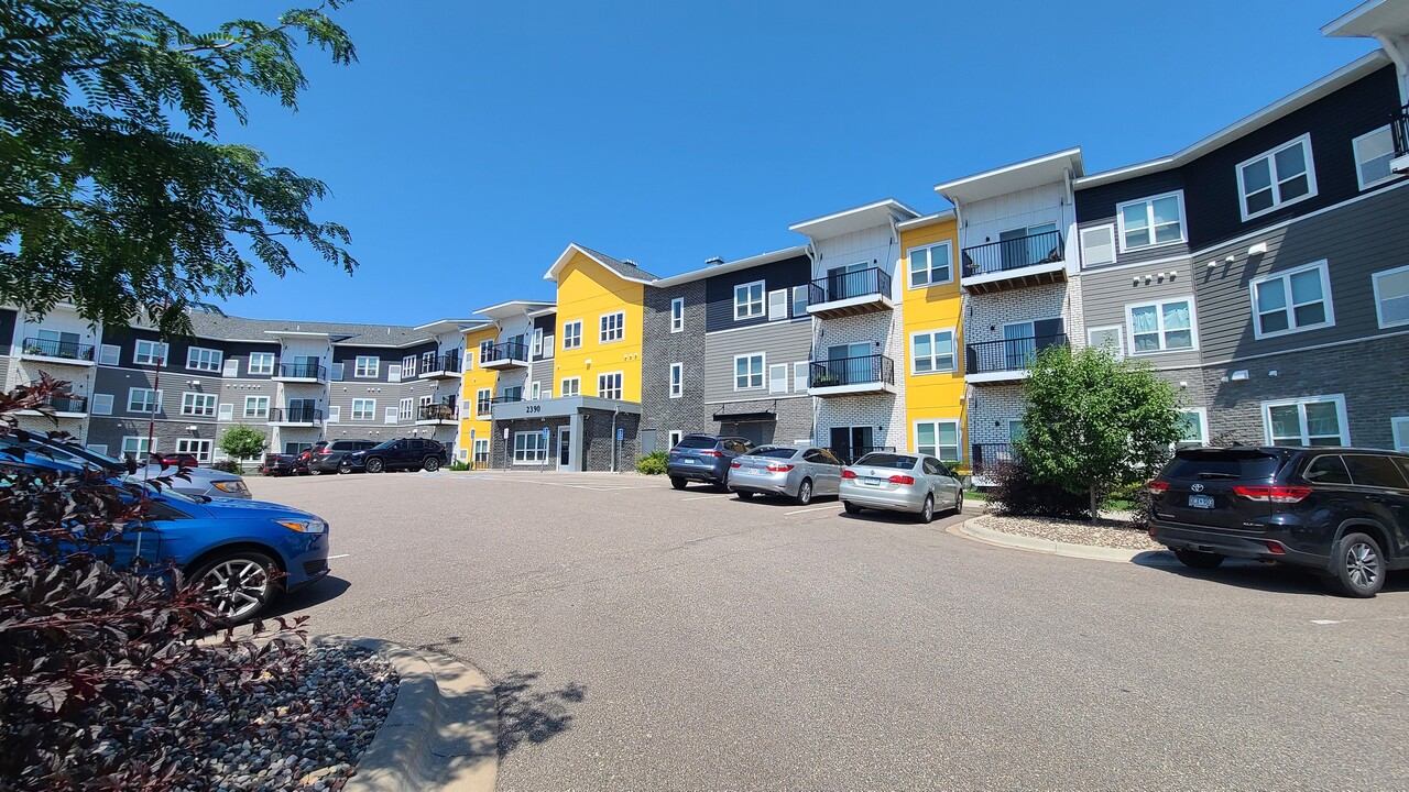 Gray Stone Flats in Mounds View, MN - Building Photo