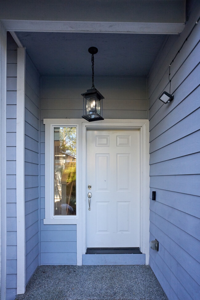 10028 124th Ave NE in Kirkland, WA - Building Photo - Building Photo