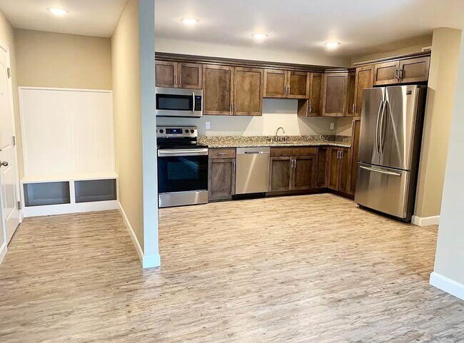 3305 Silverthorn Ln in Jeffersontown, KY - Building Photo - Building Photo