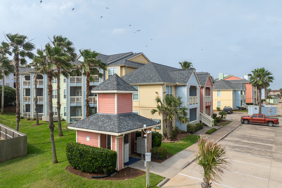 Dawn Beach Condominiums in Galveston, TX - Building Photo