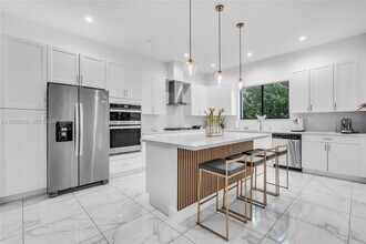 4363 NW 81st Ave in Doral, FL - Building Photo - Building Photo