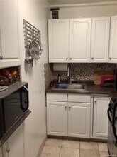 16 Lake St in White Plains, NY - Building Photo - Building Photo