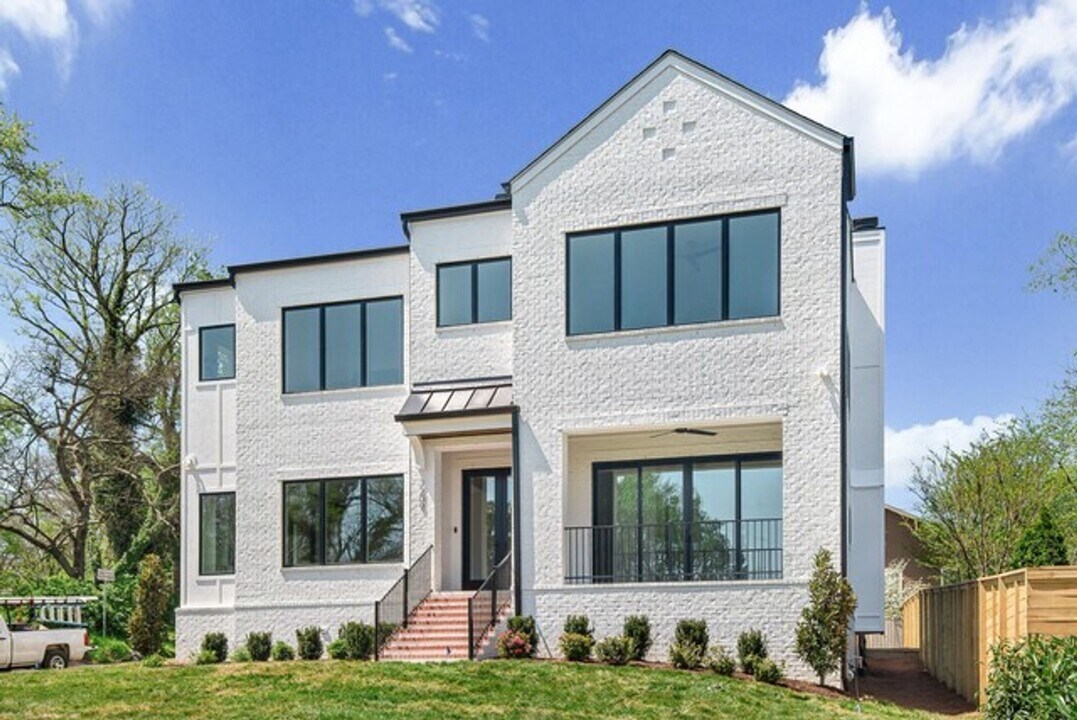 3209 Granny White Pike in Nashville, TN - Building Photo