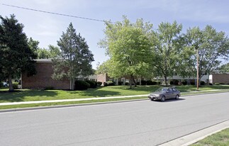 4951-4973 Eastham Way in Columbus, OH - Building Photo