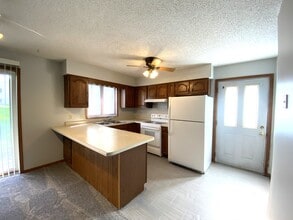 2825 56th St NW, Unit D in Rochester, MN - Building Photo - Building Photo