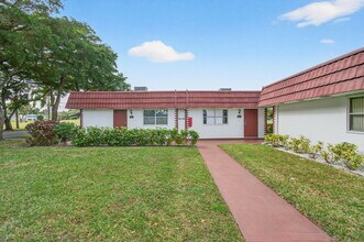 213 Waterford Cresent in Delray Beach, FL - Building Photo - Building Photo