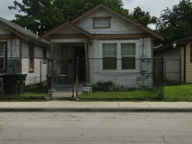 2719 Canfield St in Houston, TX - Foto de edificio - Building Photo