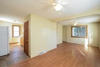 4446 Madison St NE in Minneapolis, MN - Building Photo - Building Photo