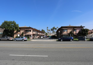 4520 Hazeltine Ave in Van Nuys, CA - Building Photo - Building Photo