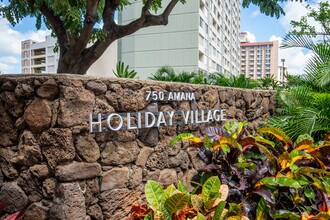 Holiday Village Condominium in Honolulu, HI - Building Photo - Building Photo
