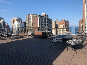 1339 N Dearborn St in Chicago, IL - Foto de edificio - Building Photo