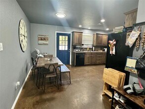 805 Clay St in Glen Rose, TX - Building Photo - Building Photo