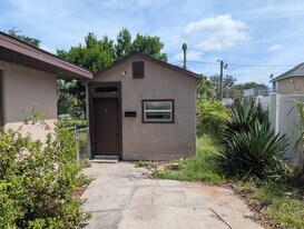 663 Ave J NW in Winter Haven, FL - Building Photo