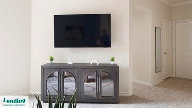 8989 West Rd in Houston, TX - Foto de edificio - Building Photo