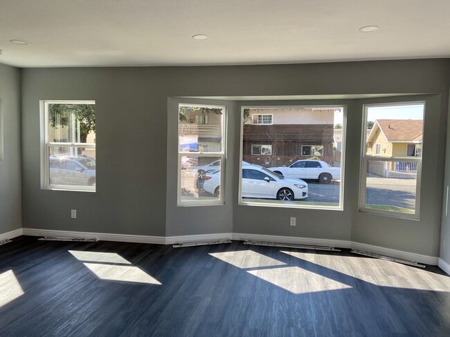 8676 Evergreen Ave, Unit Apt A in South Gate, CA - Foto de edificio - Building Photo