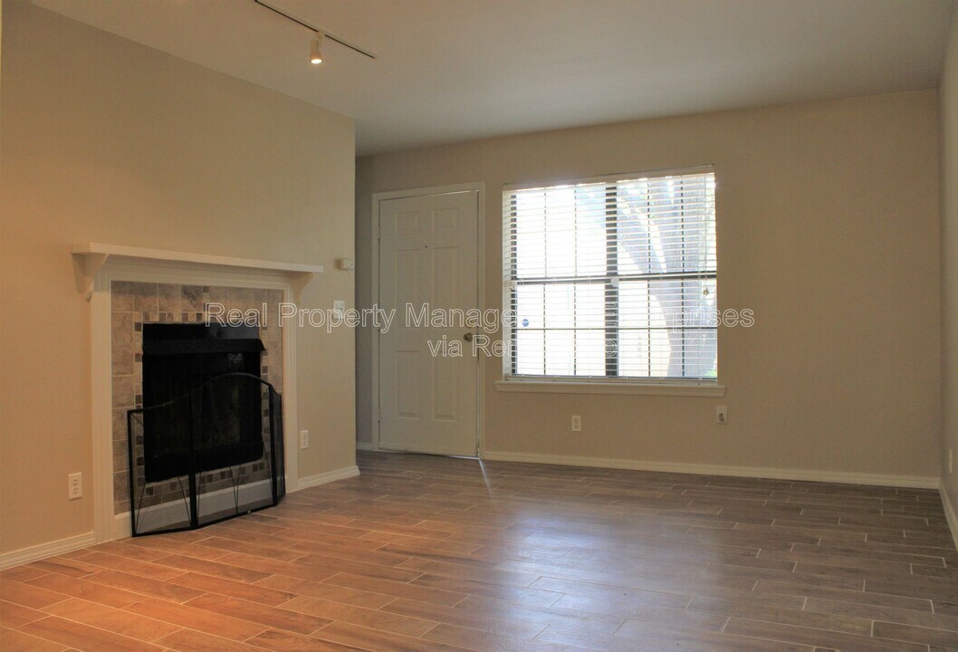 11130 N Stratford Dr in Oklahoma City, OK - Building Photo