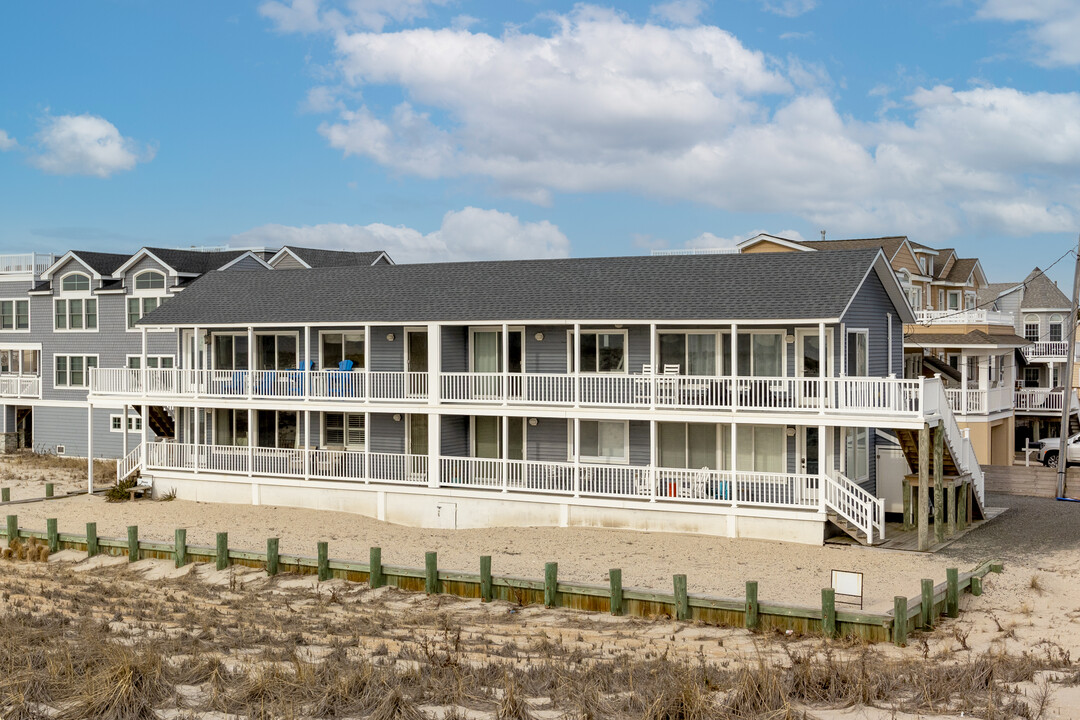 214 Leeward Ave in Beach Haven, NJ - Building Photo