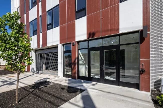 130 Ellis Ave in Irvington, NJ - Foto de edificio - Building Photo