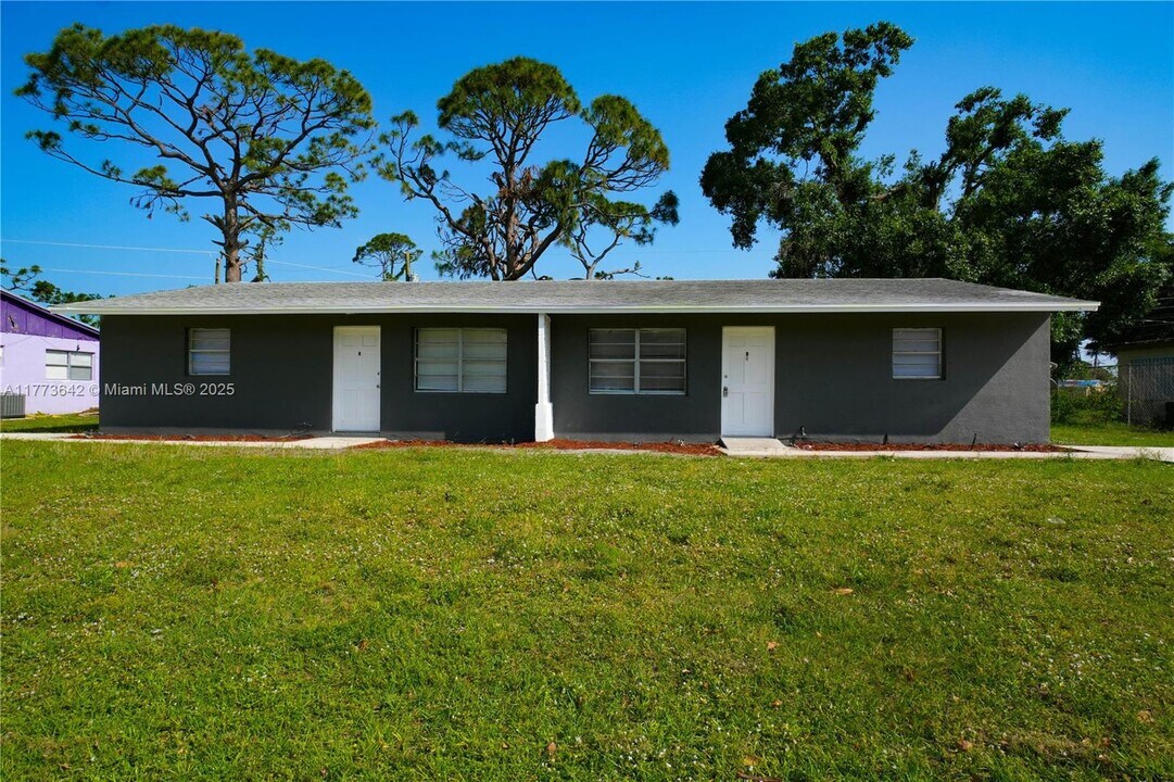 5112 La Salle St in Fort Pierce, FL - Building Photo