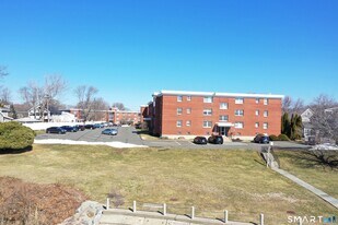 185 Melba St in Milford, CT - Building Photo