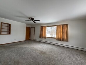 2208 Stieg Rd in Woodstock, IL - Building Photo - Building Photo