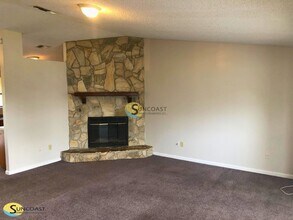 2409 Justin Rd E in Jacksonville, FL - Foto de edificio - Building Photo