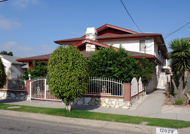 12625 Oxford Ave in Hawthorne, CA - Building Photo - Building Photo