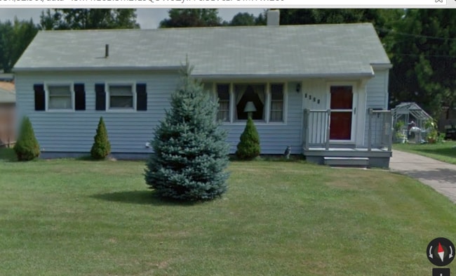 property at 1021 Valley Dr NW