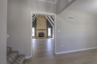 1008 NW Roanoke Dr in Blue Springs, MO - Building Photo - Building Photo