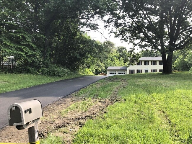 10 Farm View Rd in Wappingers Falls, NY - Building Photo - Building Photo