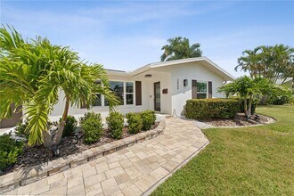 3800 Bayshore Blvd NE in St. Petersburg, FL - Building Photo - Building Photo
