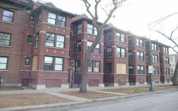 6001 S Michigan Ave in Chicago, IL - Foto de edificio - Building Photo