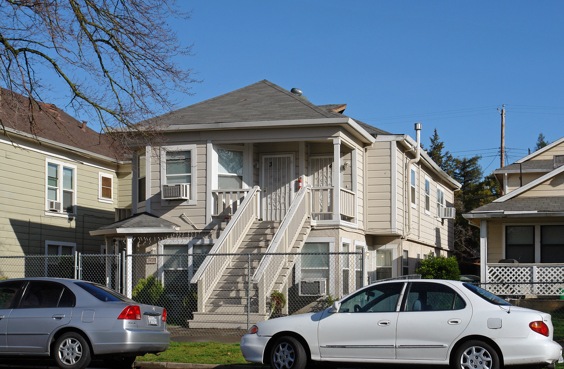 3439 1st Ave in Sacramento, CA - Building Photo