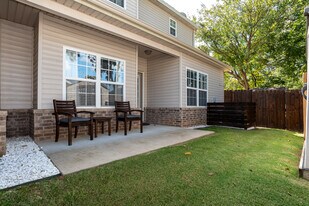 614 SW 5th St in Bentonville, AR - Building Photo