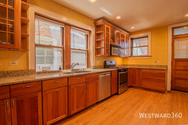 5944 N Artesian Ave in Chicago, IL - Building Photo - Building Photo