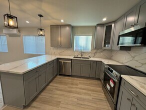 7149 Apperson St, Unit #2 in Tujunga, CA - Foto de edificio - Building Photo