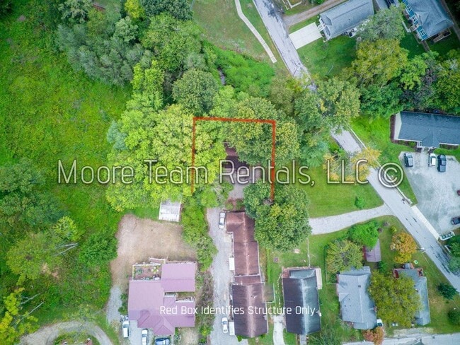 622 Edgewood Ave in Hendersonville, NC - Building Photo - Building Photo