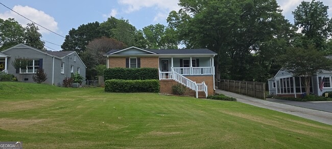 820 Woodland Dr in Griffin, GA - Building Photo - Building Photo