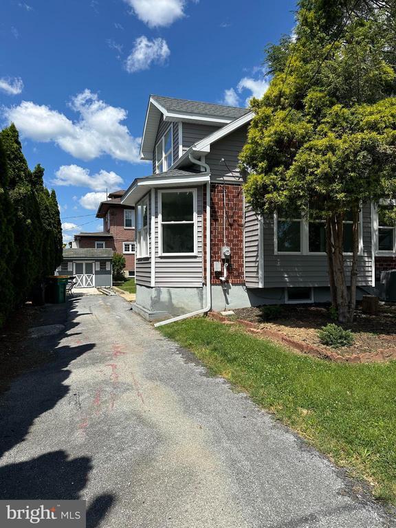 2102 Reading Ave in Reading, PA - Building Photo - Building Photo