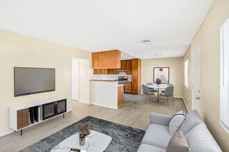 AV Palm Apartments in Palmdale, CA - Foto de edificio - Building Photo