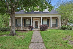 4 Twin Cir Dr in Beaumont, TX - Building Photo