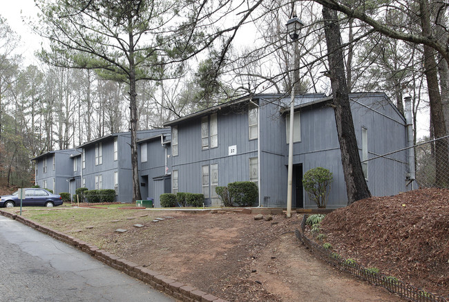 2805 Macon Dr in Atlanta, GA - Building Photo - Building Photo