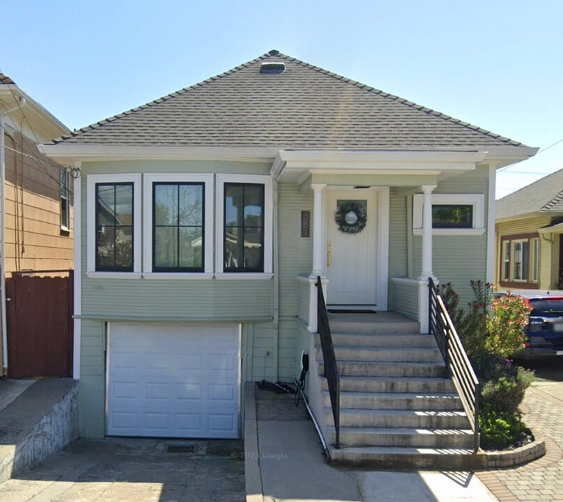 861 Aileen St in Oakland, CA - Foto de edificio