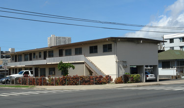 906 Mccully St in Honolulu, HI - Building Photo - Building Photo