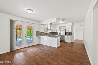 720 E Broadway Ln in Tempe, AZ - Building Photo - Building Photo