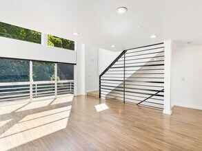 717 NW 11th Ave in Portland, OR - Building Photo - Building Photo